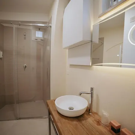 Exclusiva Dimora In Apartment *